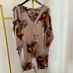 The Odells  - size M - EUC-V neck, 3/4 sleeve dress